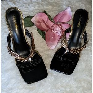 Fashion Nova | Gold Ringtone And Black Thong Heels Square Toe Bed-Foot  Size 10